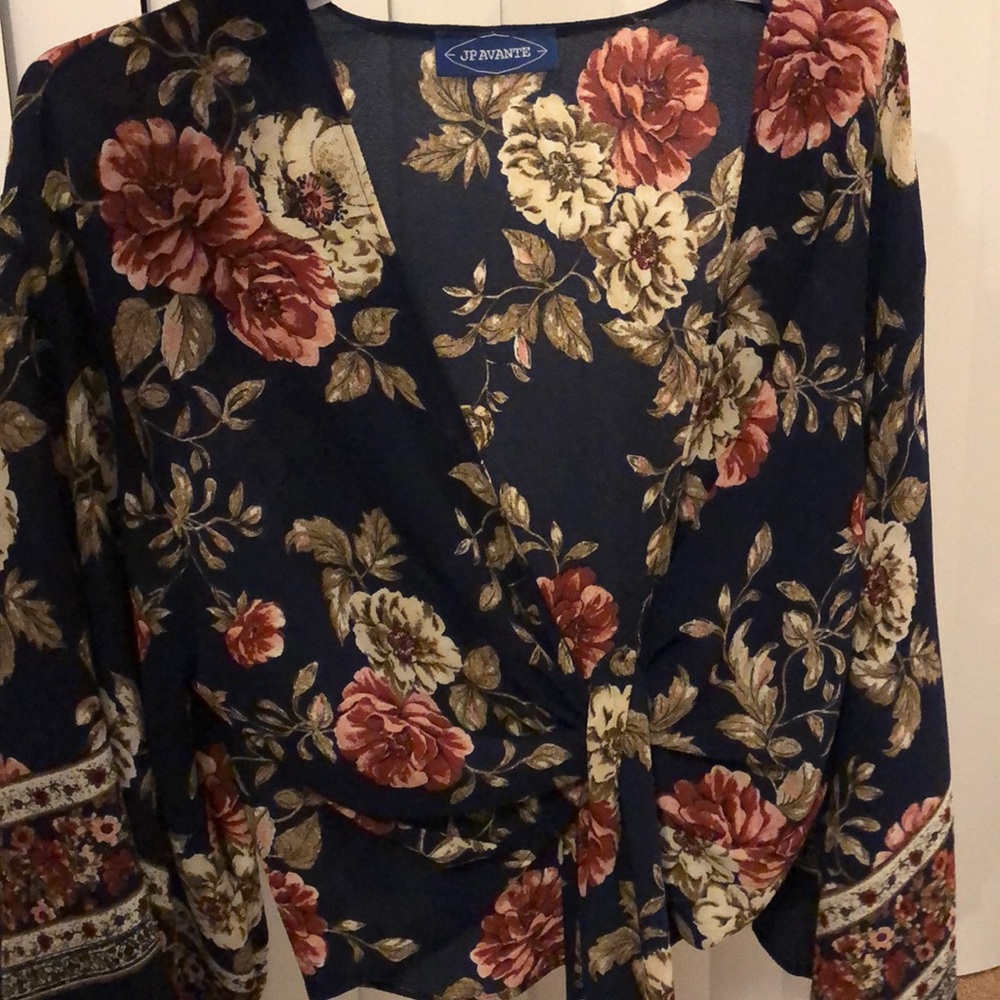 Floral wrap/kimono top - Picture 3 of 3